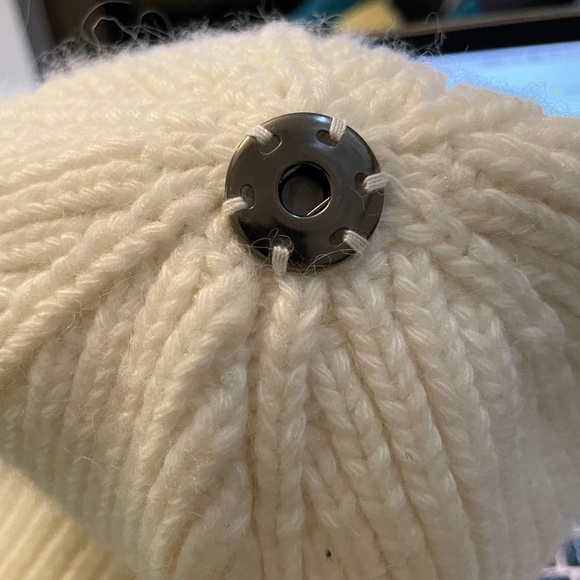 SOLD NWT Anthropologie Winter Hat Base INCLUDES 2 Interchangeable Poms - Picture 7 of 10